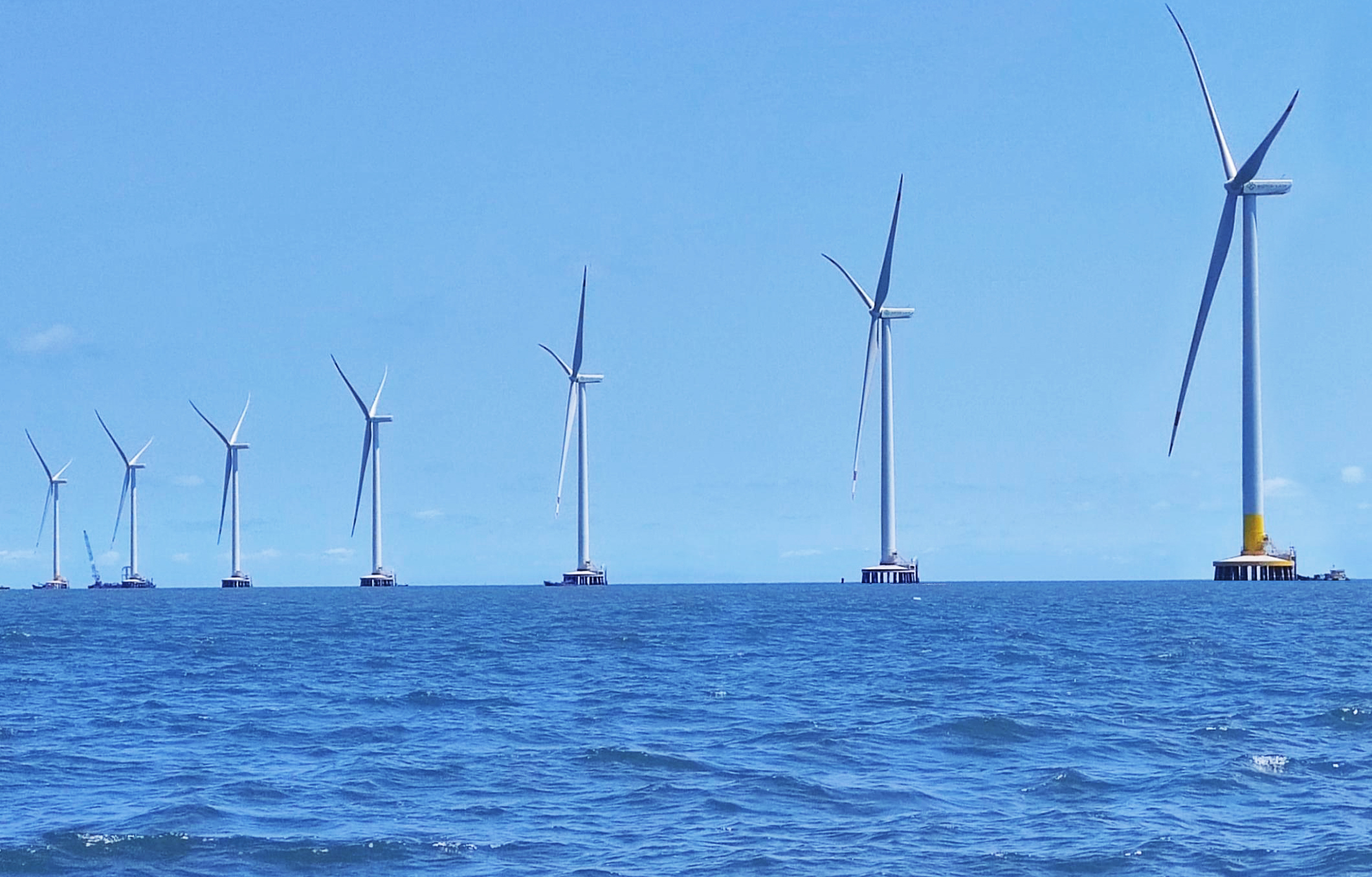 提前1个月，億彩网股份首个“双海”项目完成吊装